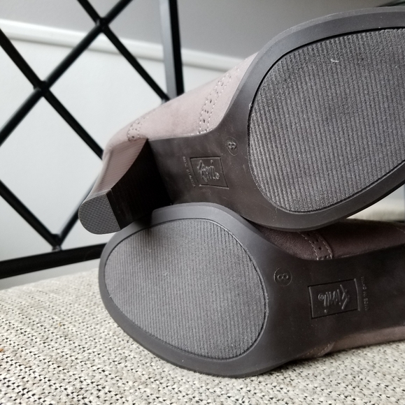 Heels - Picture 4 of 4